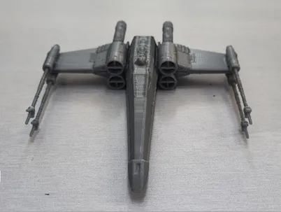 Nave X-Wing impressa em 3D, em cinzento
